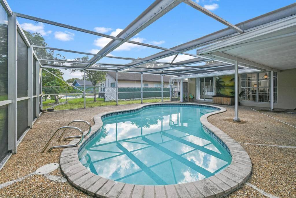 Tropical Beach & Lakefront Home West Palm Beach Exterior photo